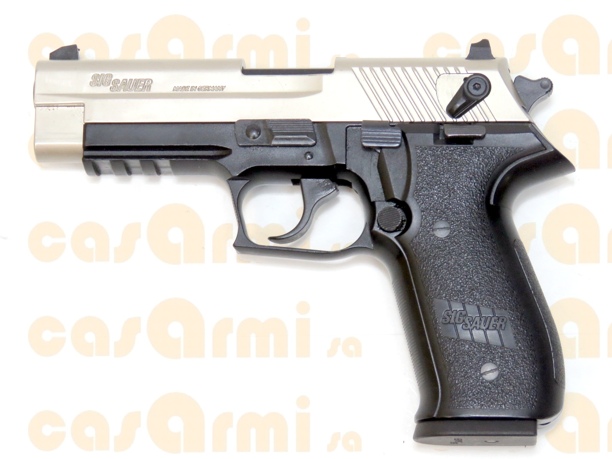 SIG SAUER Mosquito bicolore, con secondo caricatore .22 long rifle